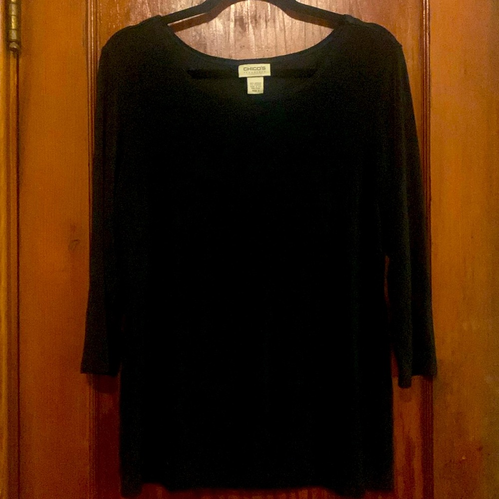 Chico’s Womens 3/4 sleeve stretchy blouse. Sz 2, sleek and professional.